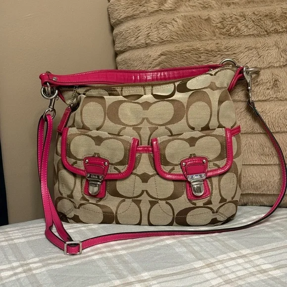 Coach Daisy Signature Pocket Hobo 🌸 - Picture 2 of 5